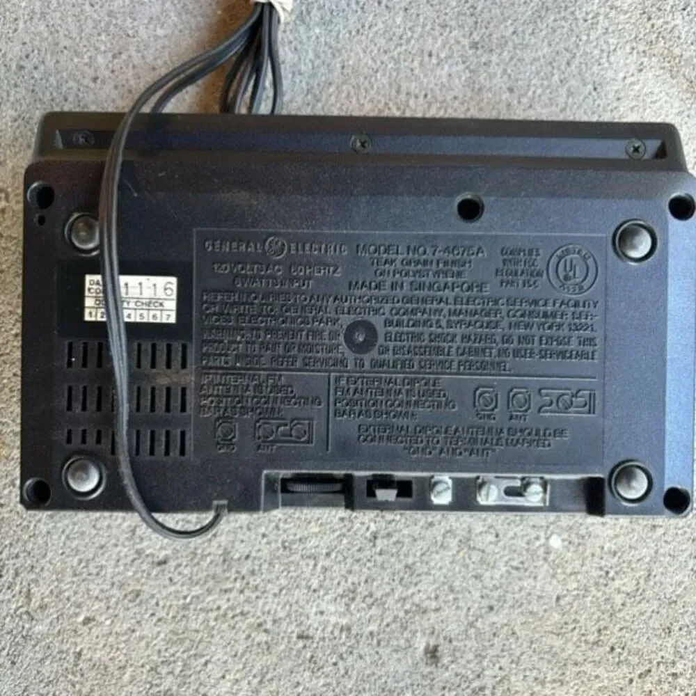 General Electric Model 7-4675A 2 Wake Times Clock Radio